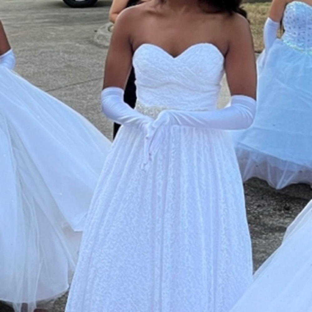 Wedding gown strapless